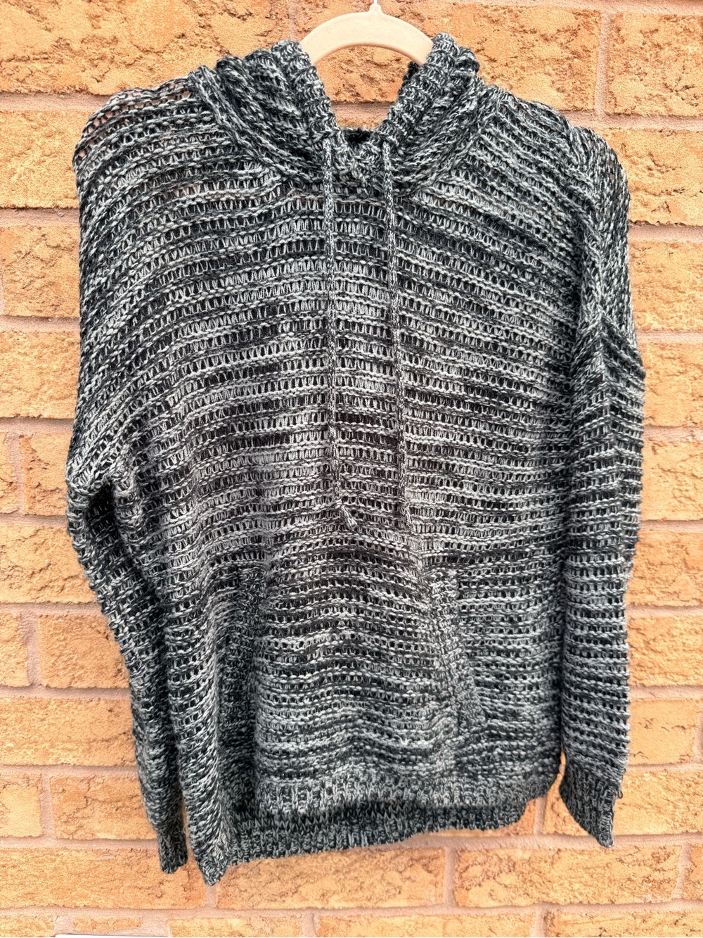 💫10/$25 • G21 Grey & Black Knit Hooded Sweater